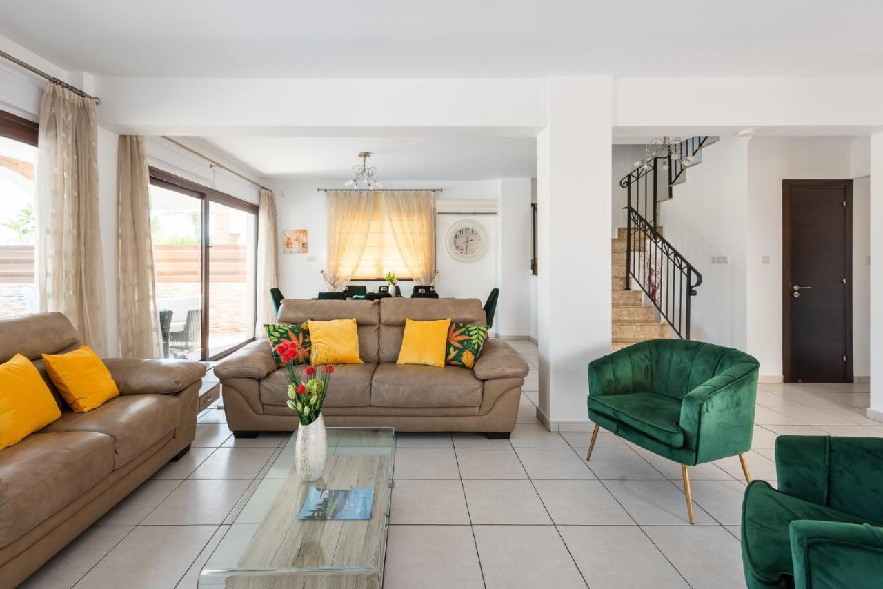 Sea Front Oceanus H3 By Ezoria Villas Ajía Nápa Kültér fotó