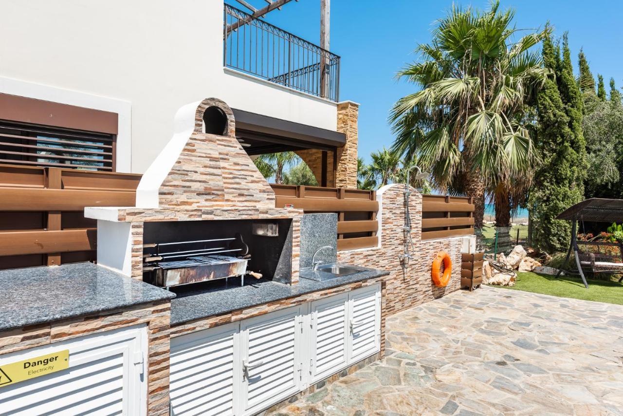 Sea Front Oceanus H3 By Ezoria Villas Ajía Nápa Kültér fotó