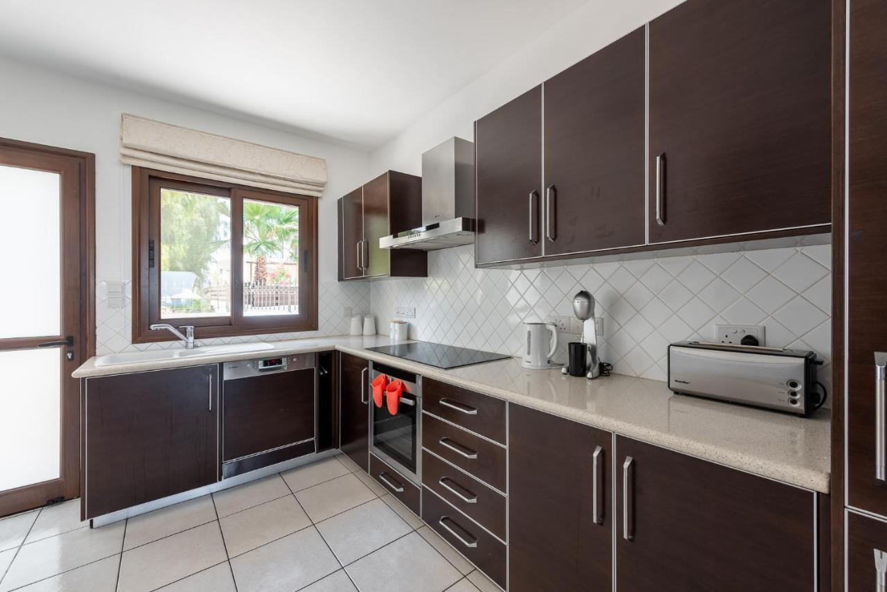 Sea Front Oceanus H3 By Ezoria Villas Ajía Nápa Kültér fotó