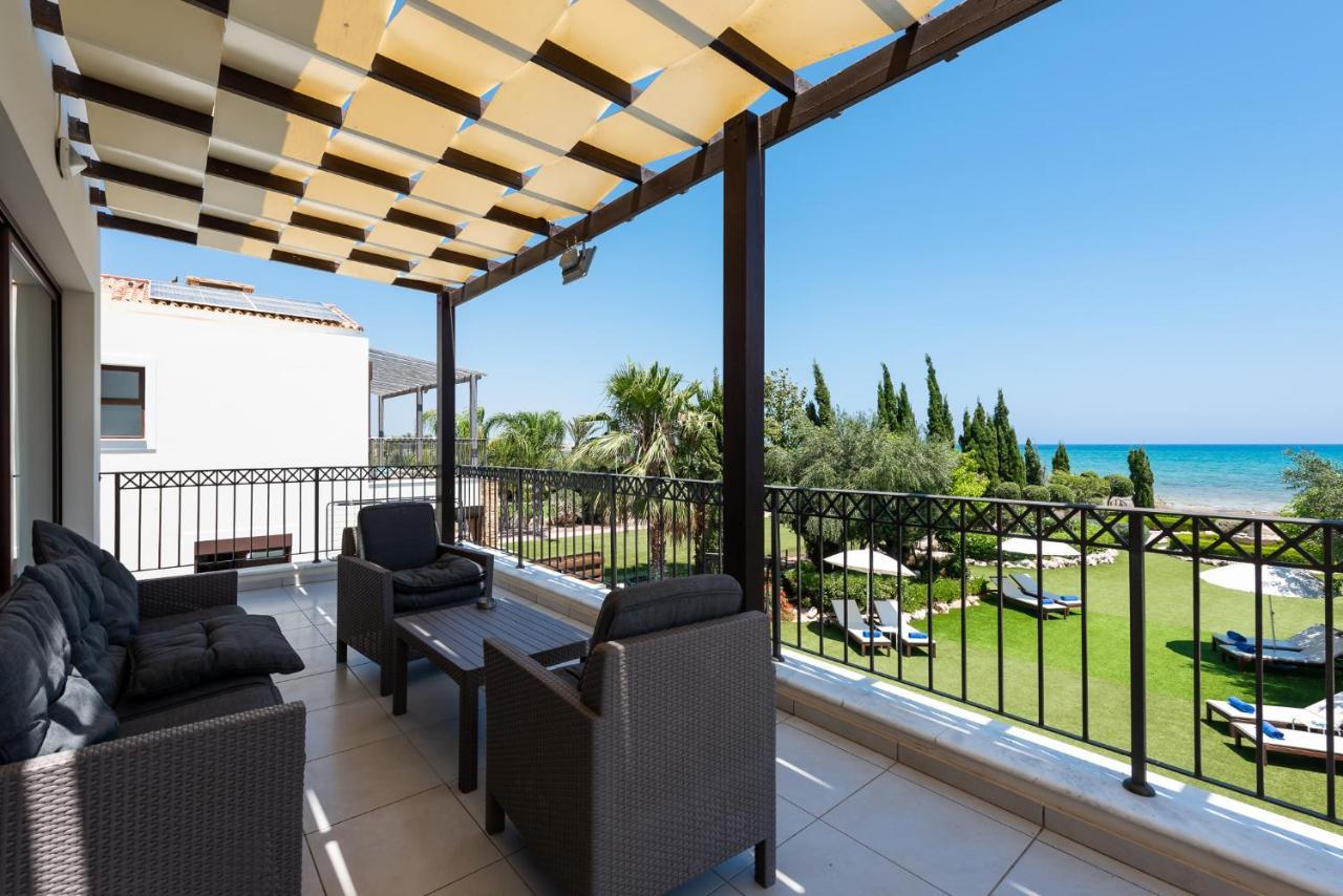 Sea Front Oceanus H3 By Ezoria Villas Ajía Nápa Kültér fotó
