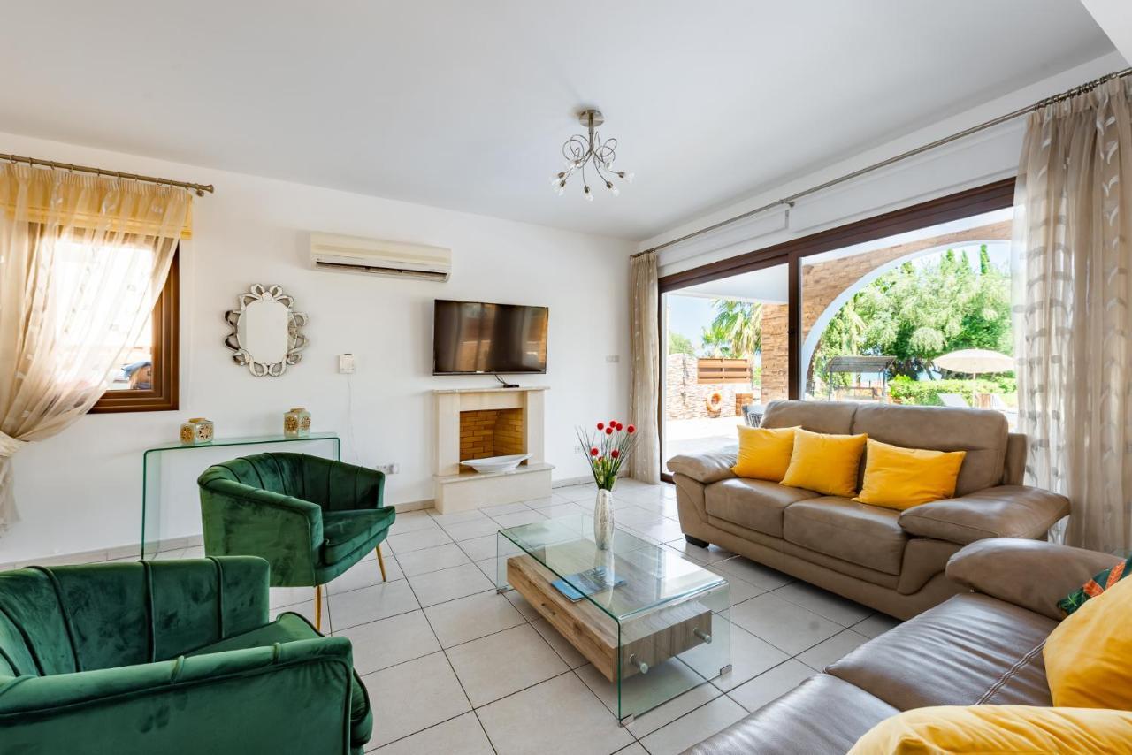 Sea Front Oceanus H3 By Ezoria Villas Ajía Nápa Kültér fotó