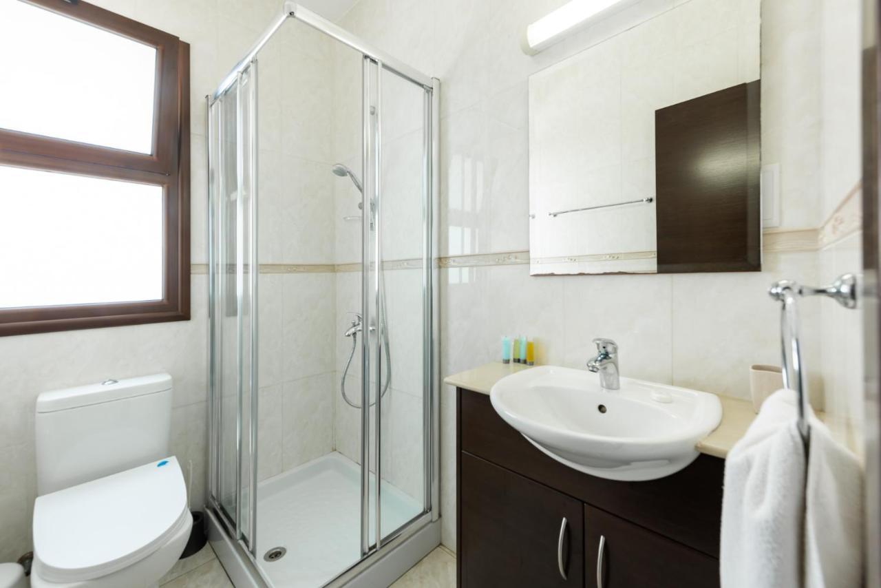 Sea Front Oceanus H3 By Ezoria Villas Ajía Nápa Kültér fotó