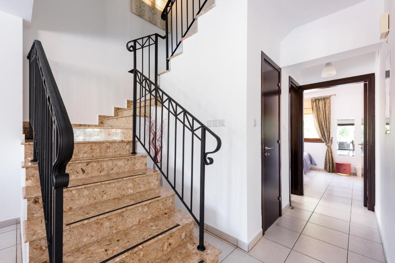 Sea Front Oceanus H3 By Ezoria Villas Ajía Nápa Kültér fotó