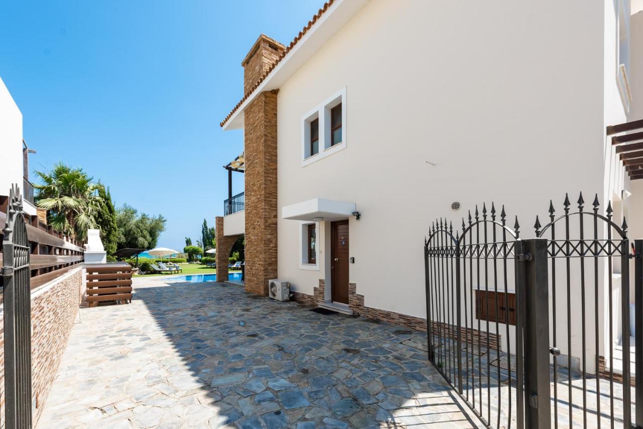 Sea Front Oceanus H3 By Ezoria Villas Ajía Nápa Kültér fotó