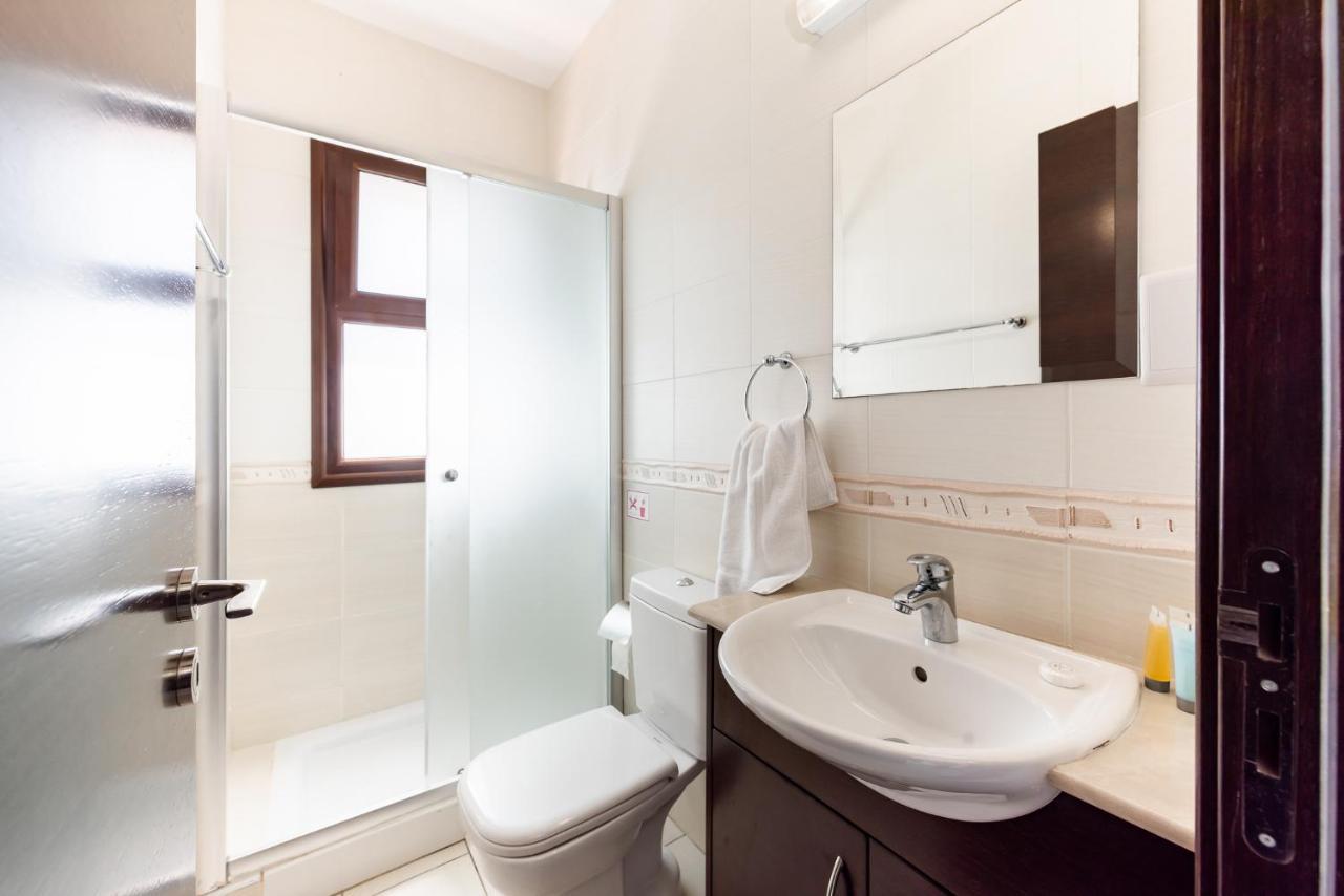 Sea Front Oceanus H3 By Ezoria Villas Ajía Nápa Kültér fotó