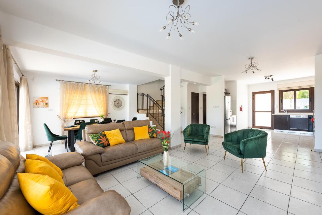 Sea Front Oceanus H3 By Ezoria Villas Ajía Nápa Kültér fotó