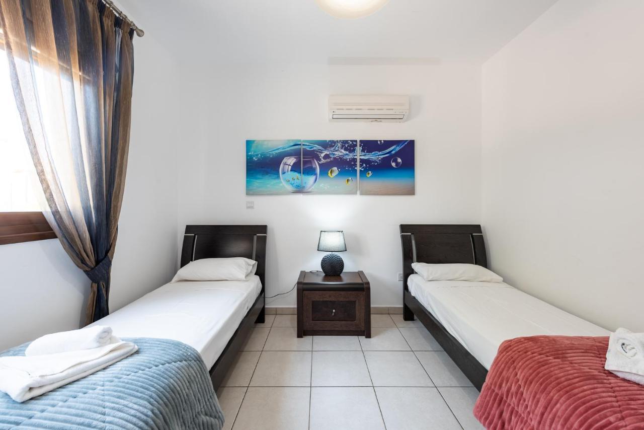Sea Front Oceanus H3 By Ezoria Villas Ajía Nápa Kültér fotó