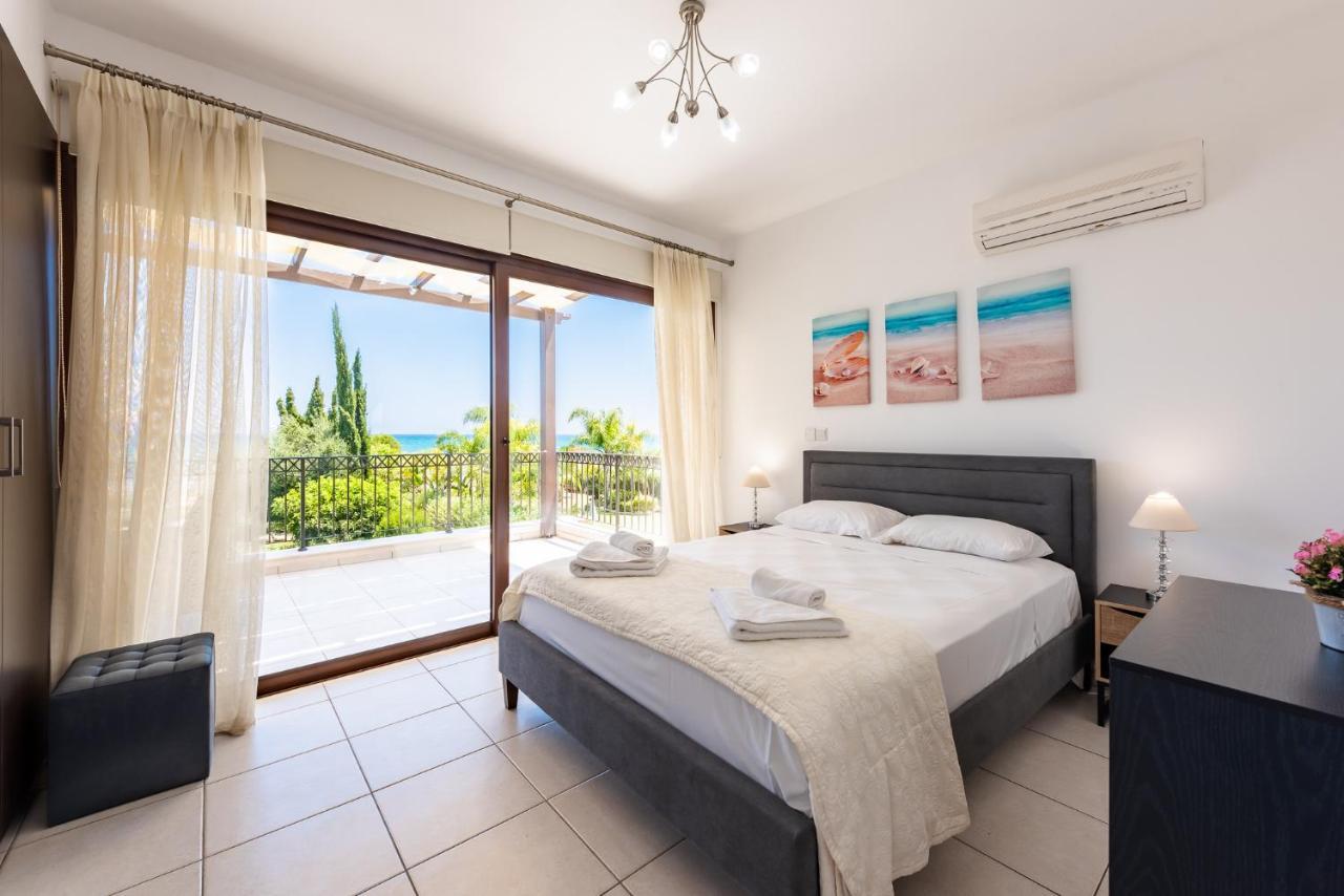 Sea Front Oceanus H3 By Ezoria Villas Ajía Nápa Kültér fotó