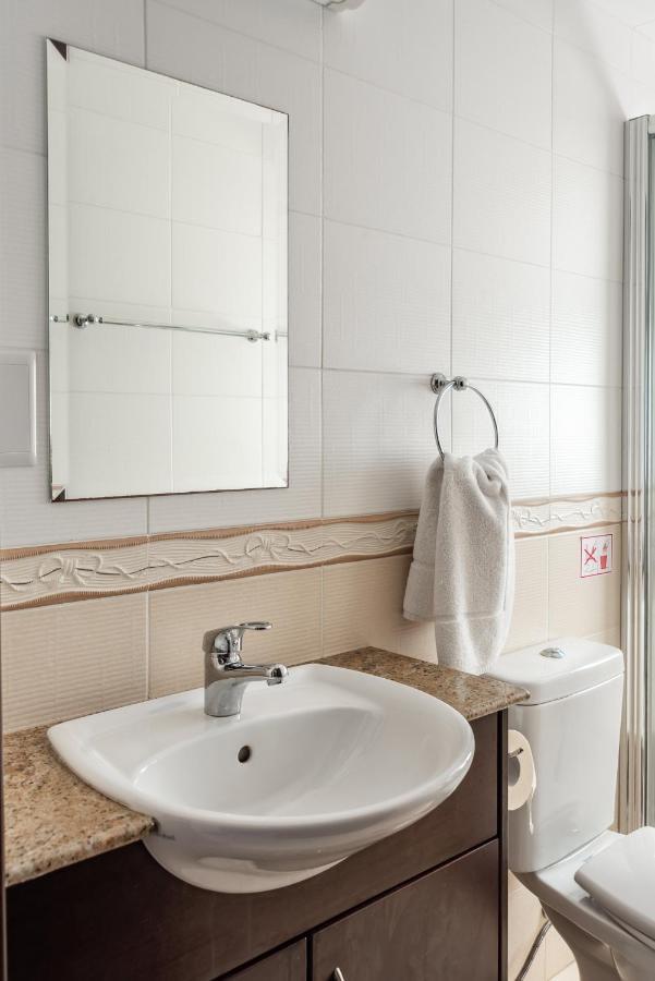 Sea Front Oceanus H3 By Ezoria Villas Ajía Nápa Kültér fotó