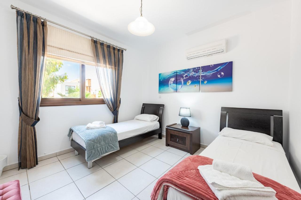 Sea Front Oceanus H3 By Ezoria Villas Ajía Nápa Kültér fotó