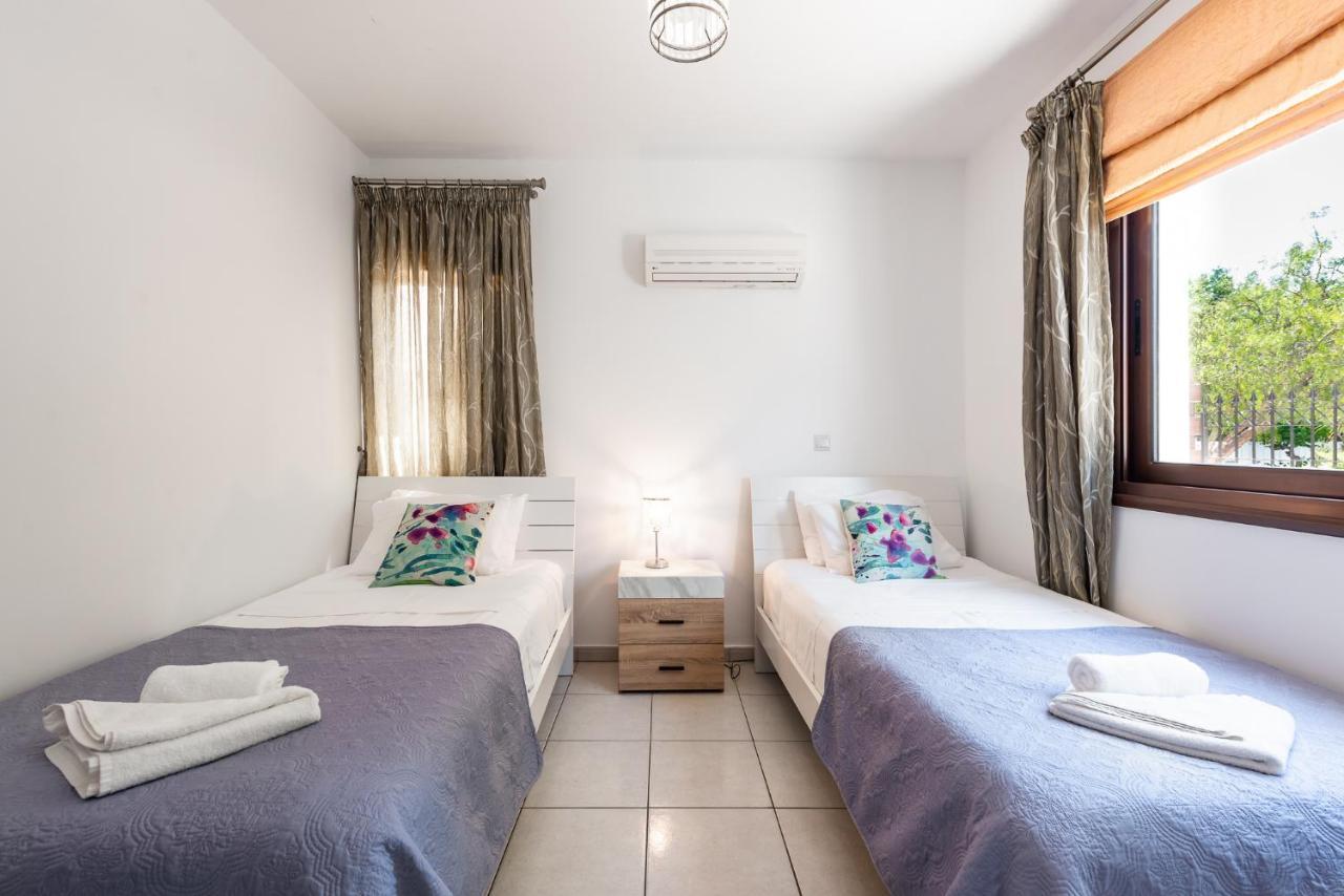 Sea Front Oceanus H3 By Ezoria Villas Ajía Nápa Kültér fotó